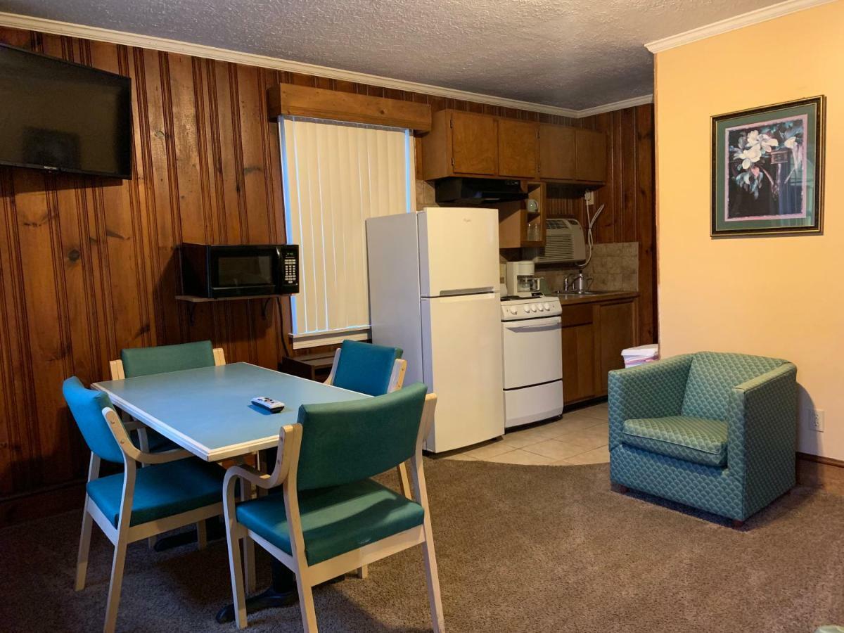Dewitt & Motel